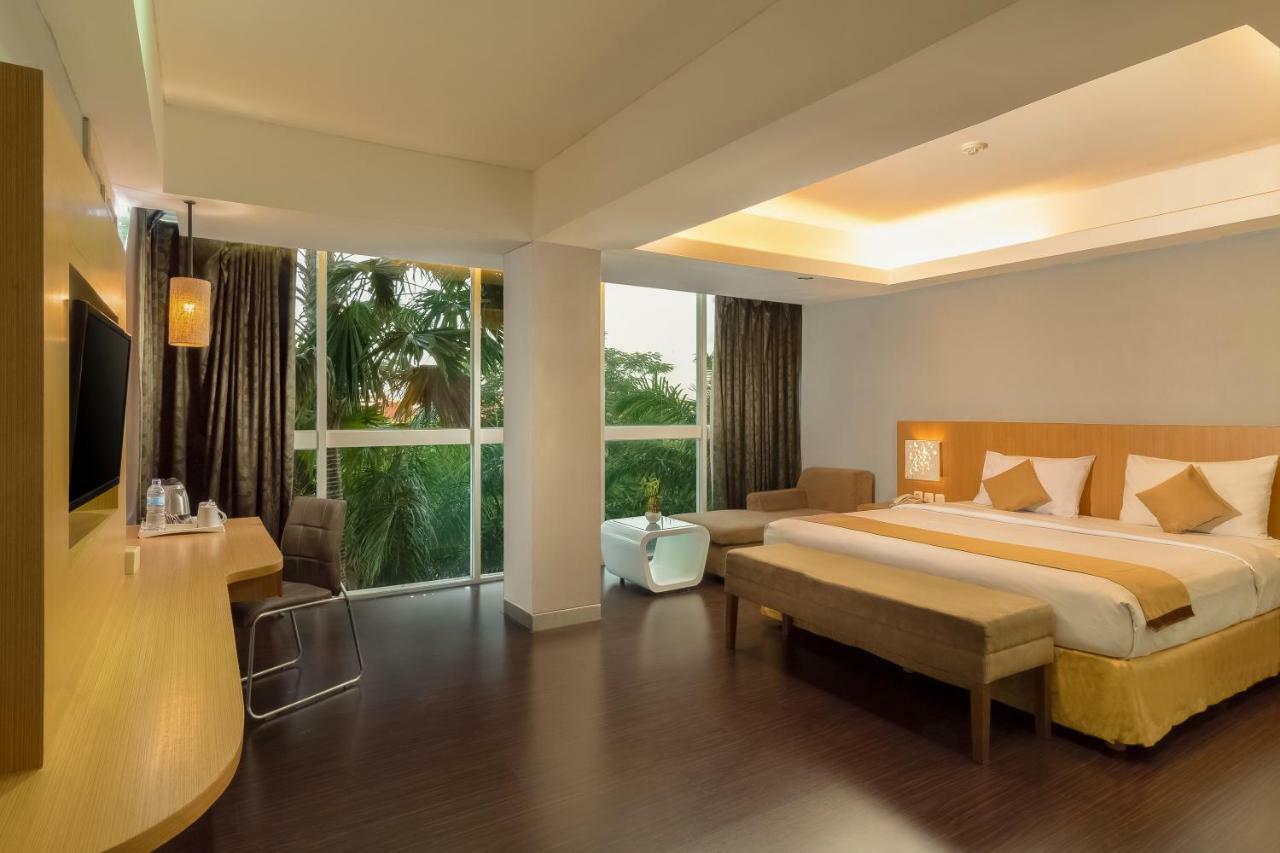 Kyriad Royal Seminyak Bali Exterior foto